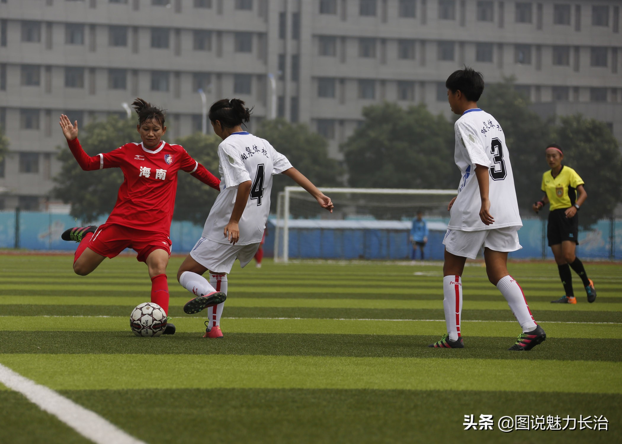 足球球员受伤瞬间,盘点足球比赛上的精彩瞬间