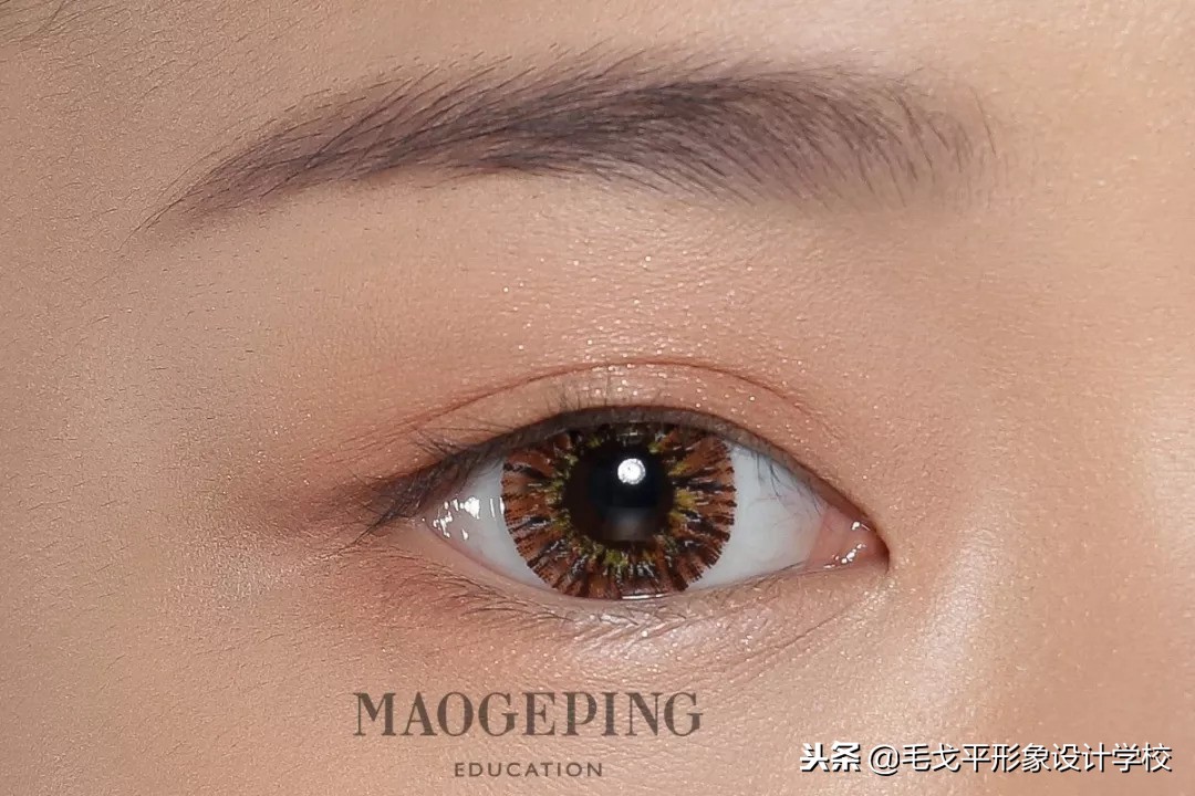 如何画出精致干净的眼妆,怎么画出整容脸