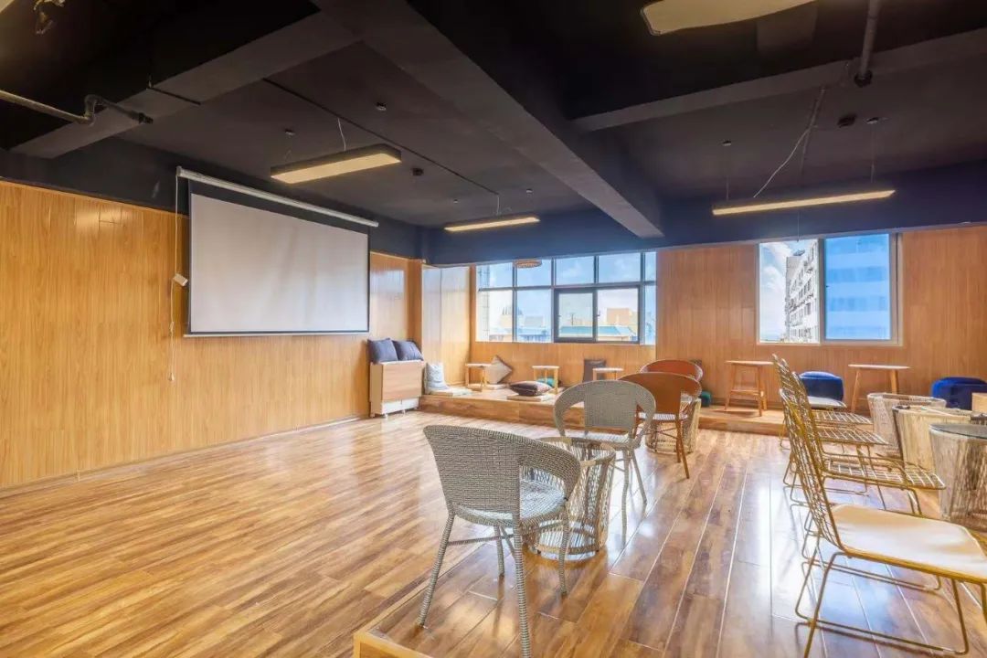 三亚易宿国际青旅义工长期招募，工作四小时/上四休二/男女不限