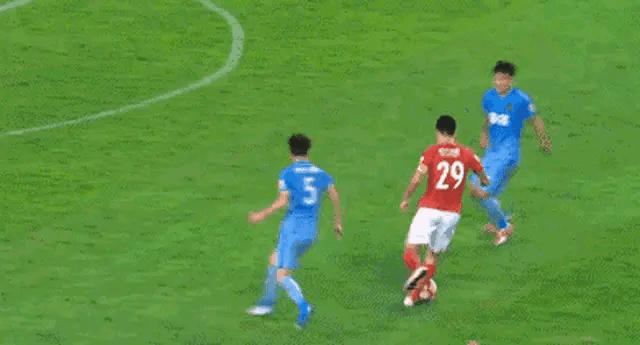 国足停球集锦搞笑视频,惨不忍睹的国足停球集锦