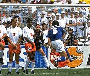 足坛著名招式,足坛十大任意球