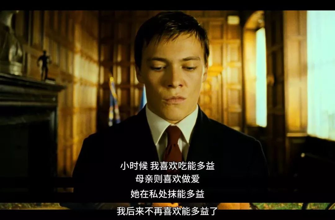 在这部电影中，满屏充满了欲望，在第一集就弄死了女主