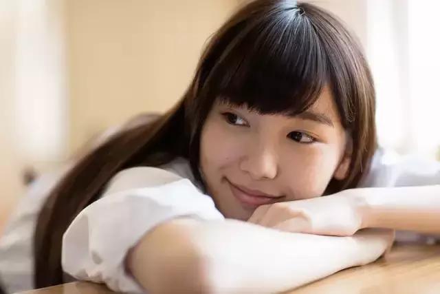 牵牵手、吃吃饭,就能轻松赚钱,岛国少女现在流行做这个活!