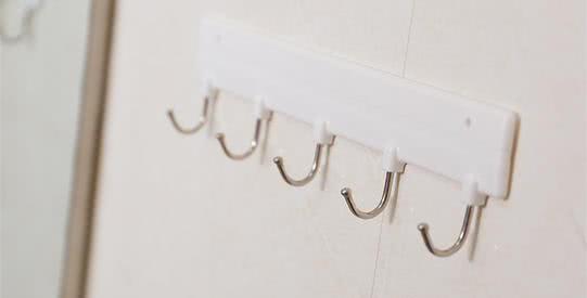 墙上带吸盘的挂钩怎么更牢固,吸盘式挂钩粘不住了该怎么解决