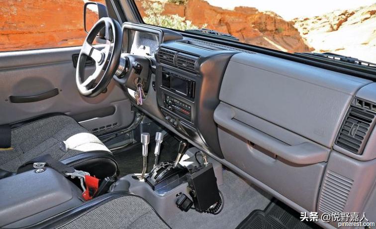 最烂的越野车内饰？16图看完吉普牧马人仪表内饰编年史