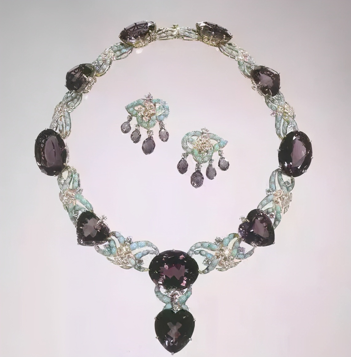 特朗普为三任美女老婆买大钻戒,可比竞选总统“认真”多了