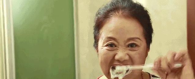 牙黄口臭一招搞定,美白牙齿最有效的方法洗牙