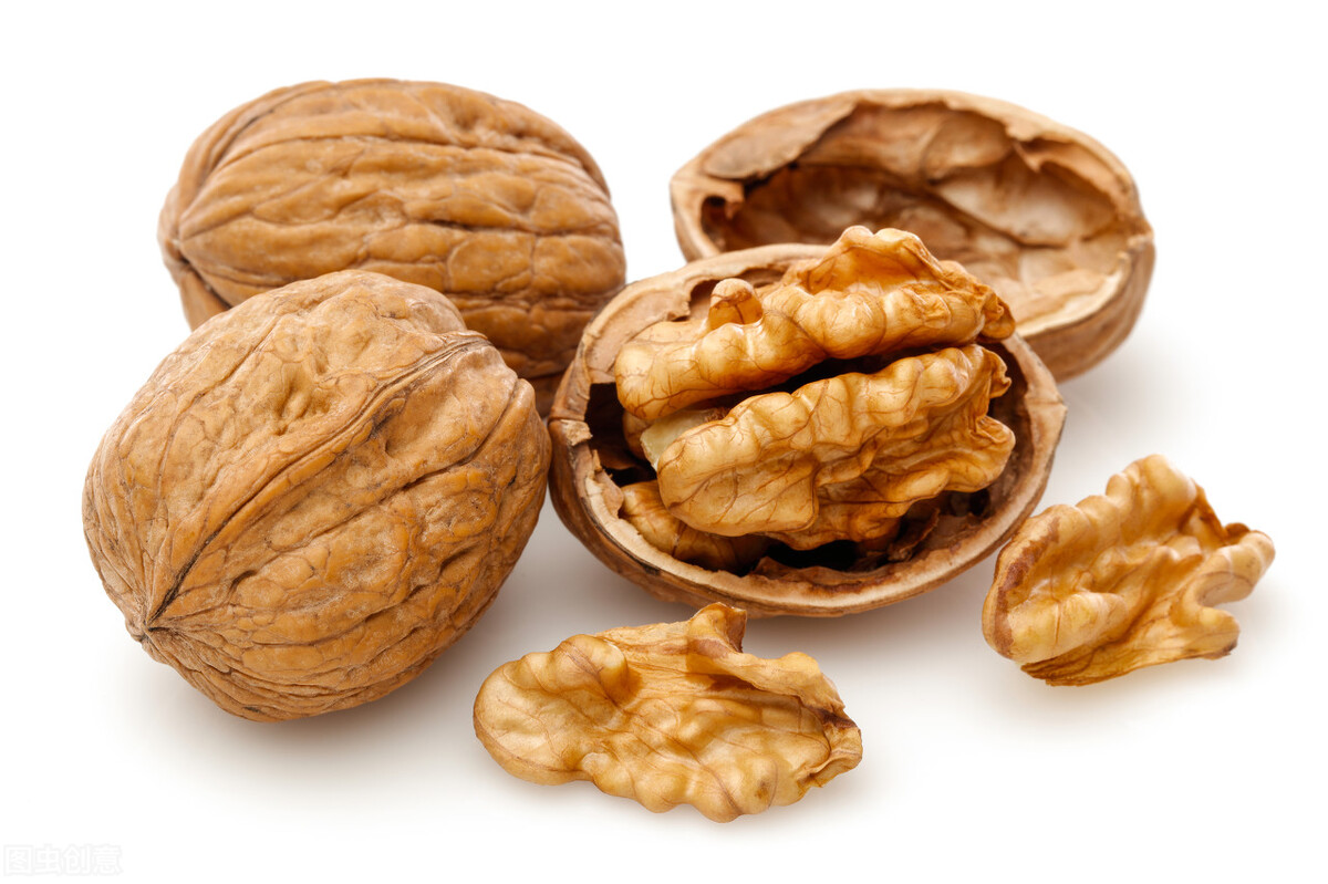 野人45.小野人“爷孩”终于帮助陈山根逃离了囚禁六年的山洞