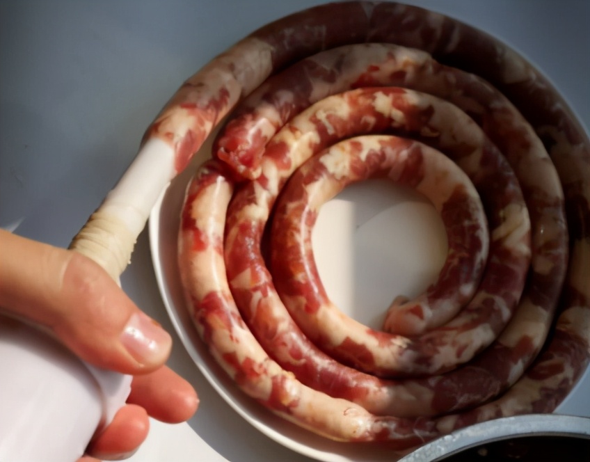 腊肠灌好别直接晒！多加一步，腊肠紧实不开裂，鲜香入味，超好吃