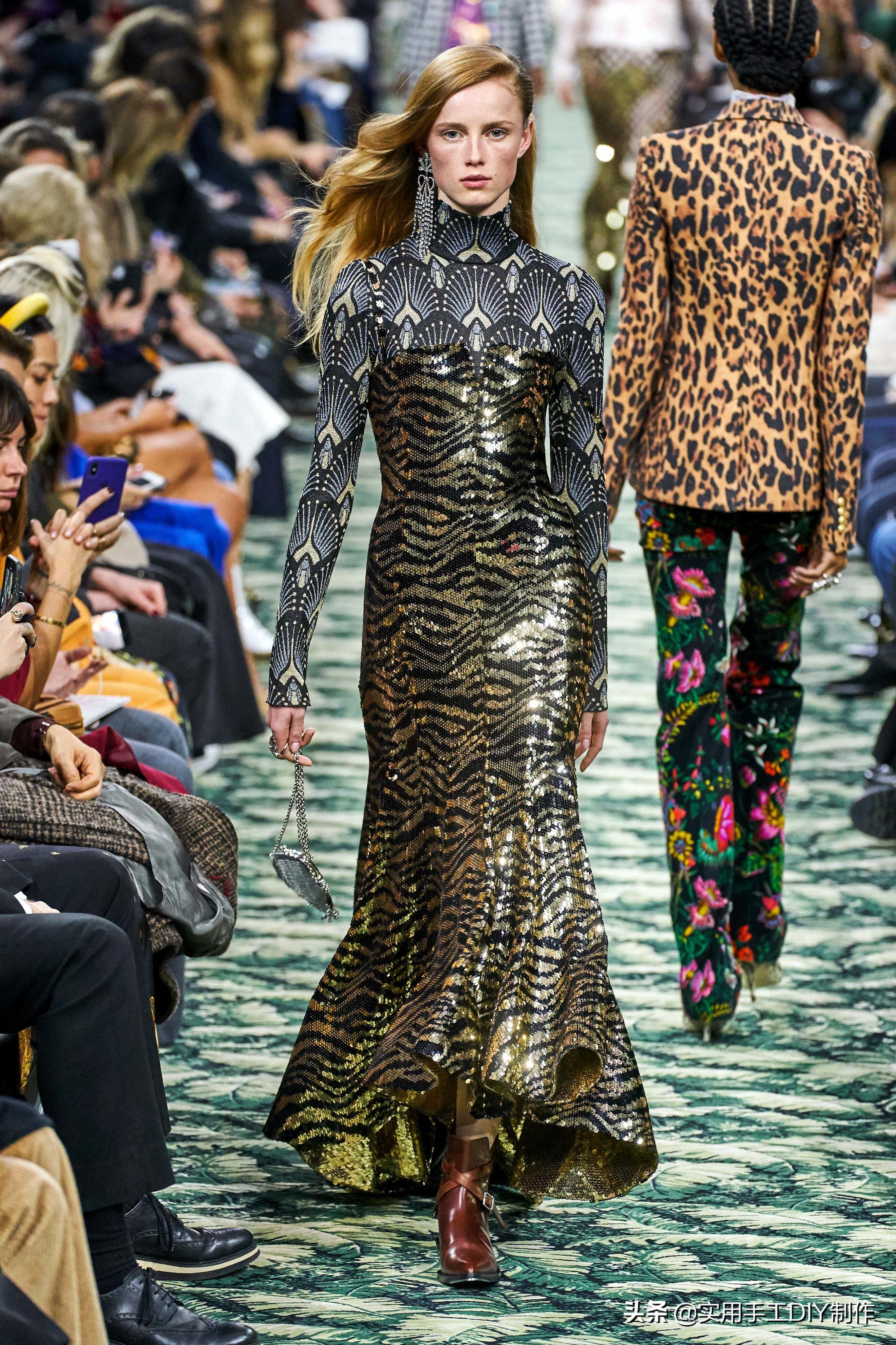 时装周pacorabanne系列2020,pacorabanne2021春夏系列金属长裙