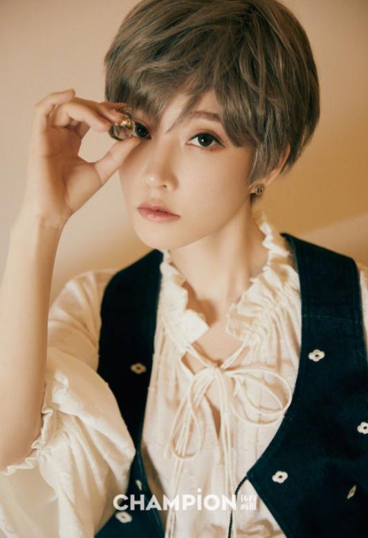 冯提莫体面合唱,冯提莫晚会元气满满