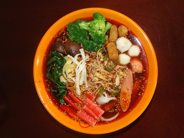 新手开麻辣烫店流程配方,骨汤麻辣烫的底料做法及配方视频