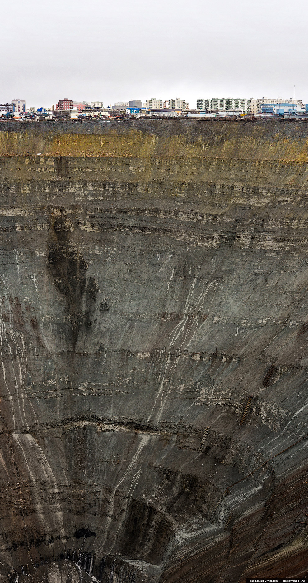 去俄罗斯挖金矿怎么样,真实钻石开采出来的样子