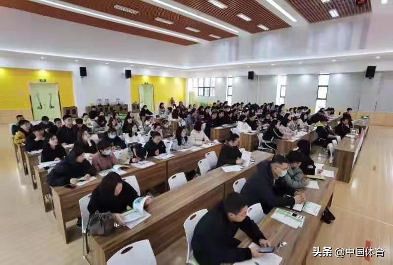 跳出健康蹦出精彩-21021江苏金湖大众蹦床技能提升班开训