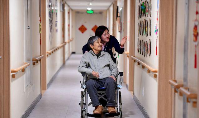 53岁“丁克族”女子的后悔：答应丈夫不要孩子，是我难以弥补的痛