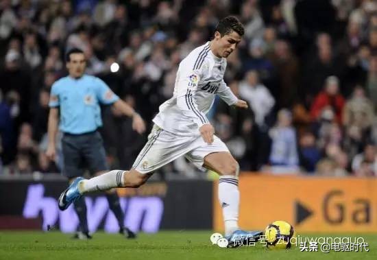 球球过人招数,电梯球有几种踢法