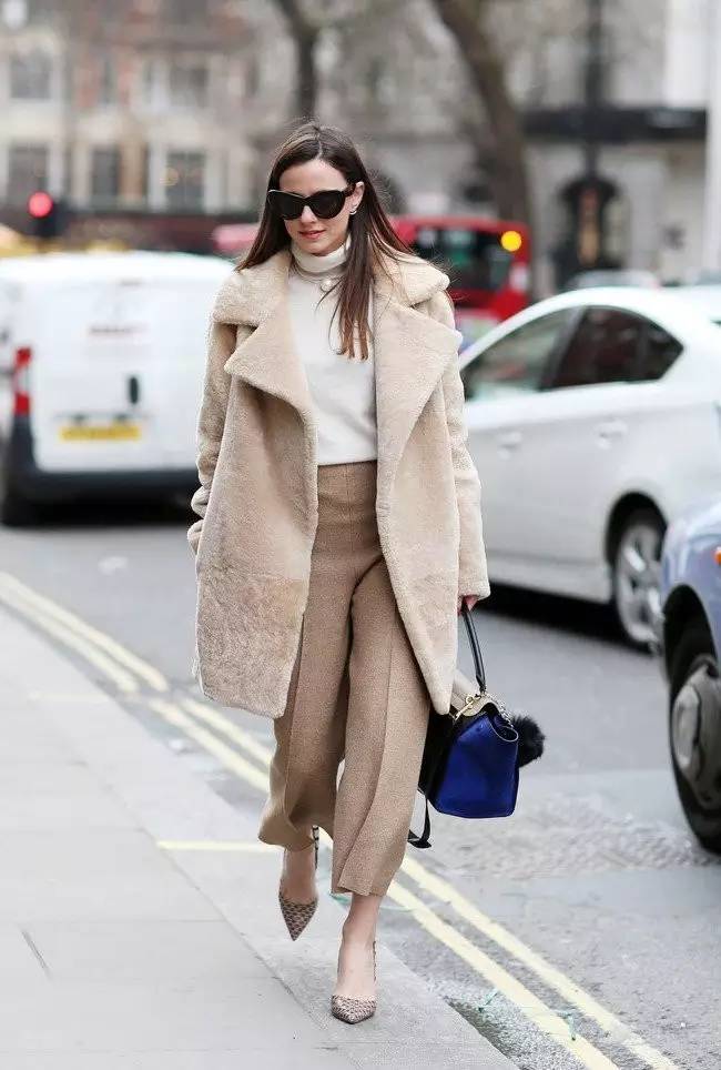 冬季穿毛衣应该如何搭配毛衣链,长款毛衣怎么穿才时髦