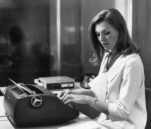 养大3个亿万富豪、67岁全裸上杂志：她的人生太硬核