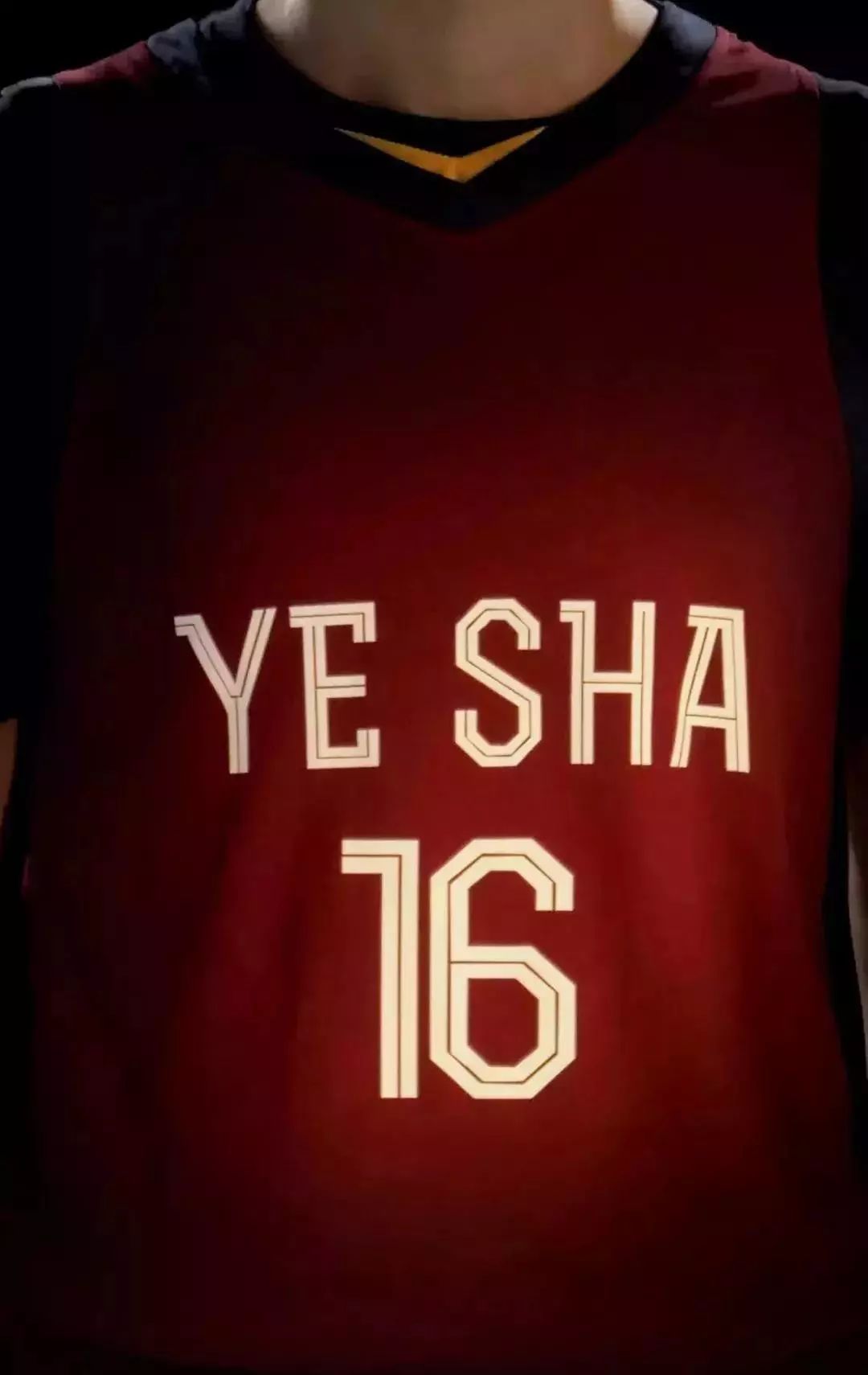 惊动央视,姚明都来致敬。他“一个人”组成篮球队后,打败了死神