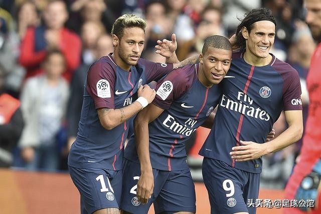 内马尔的颜值在足坛排第几名,c罗和内马尔谁更厉害