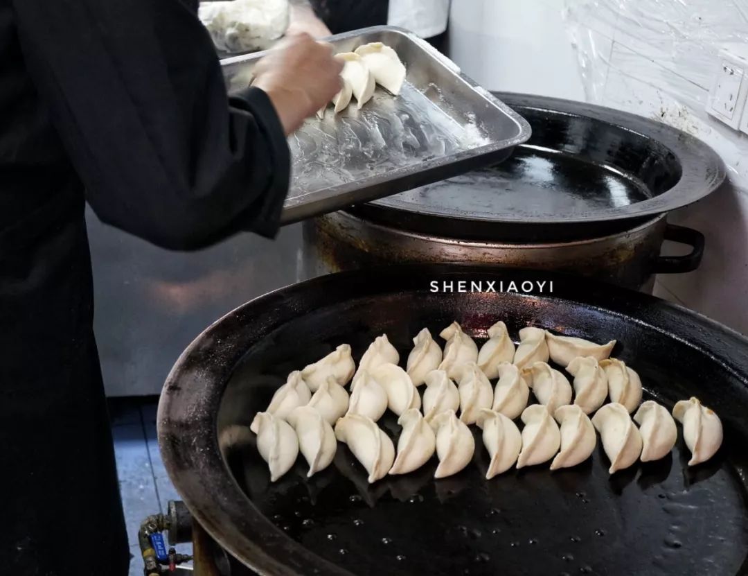 探访5家人气爆棚的小店,我竟然差点被人打了,感觉自己好委屈!