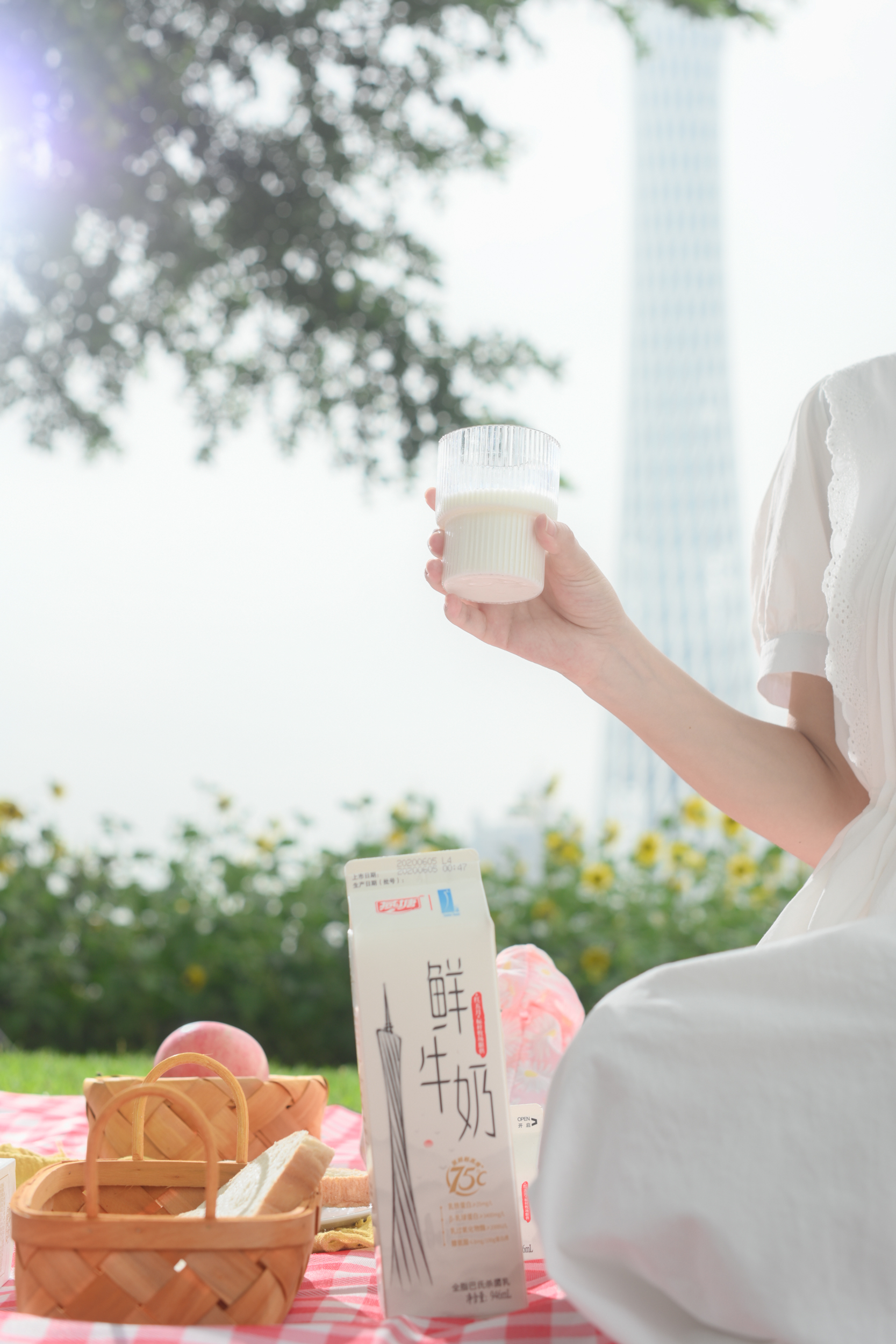 今时今日，连燕塘牛奶也有「小蛮腰」了？