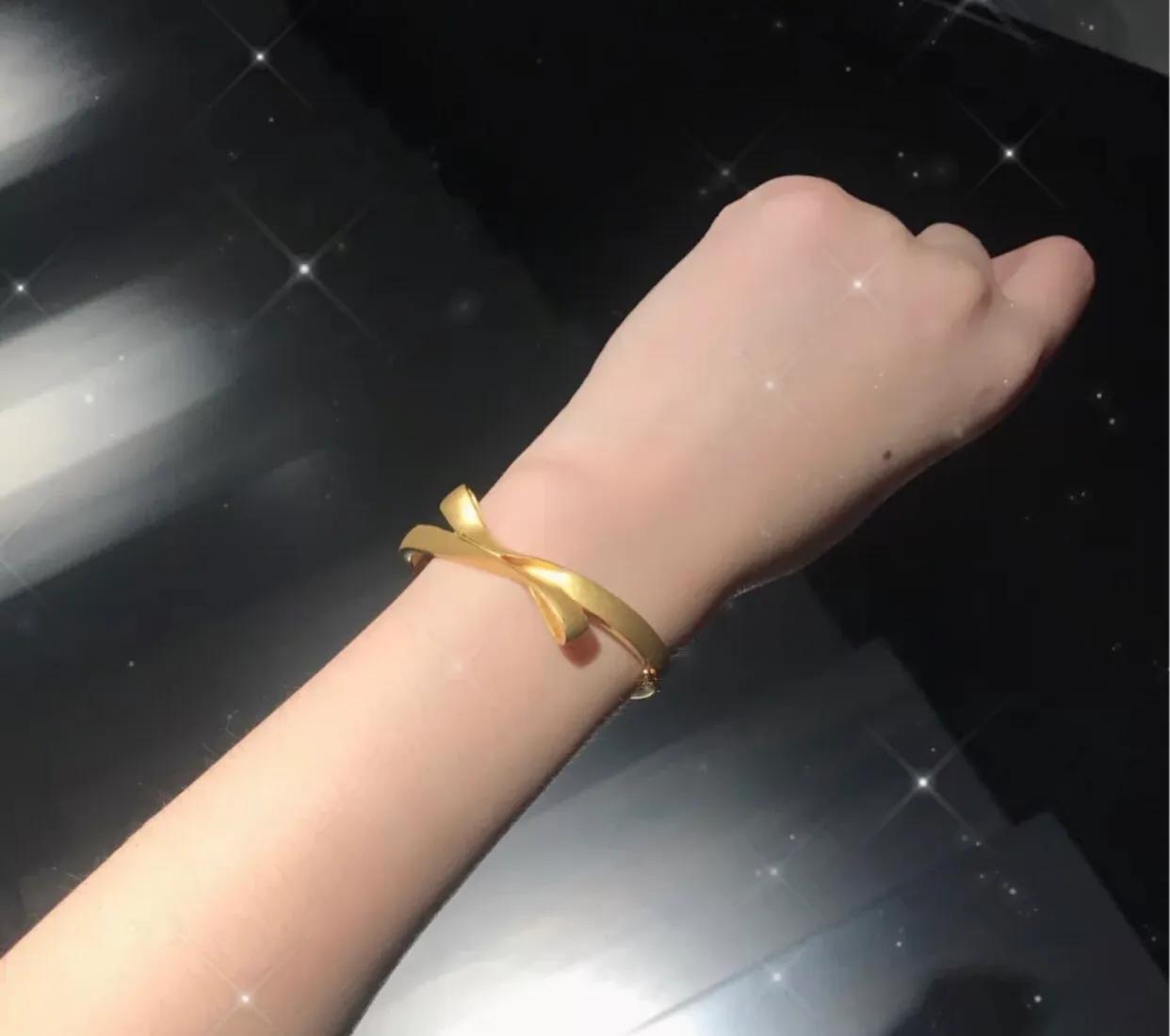 传统黄金手镯选周大福还是周生生,周生生黄金哪个款式最值得买