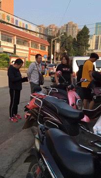 昆明330天都在排队的卤面馆，不收钱收饭票，只卖到下午2点