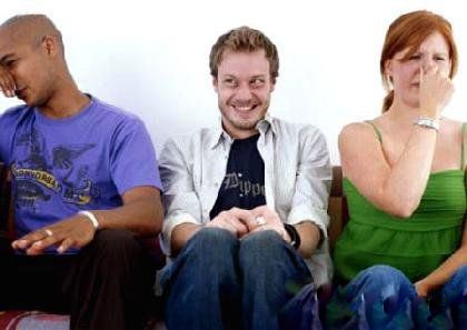 又臭又响又多的屁是什么原因,怎么可以避免闻臭屁