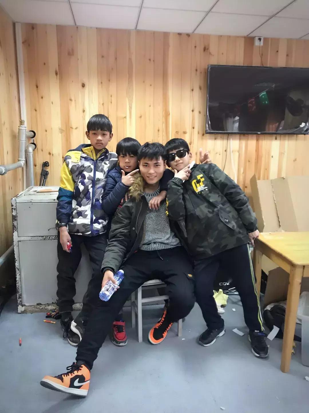 给孩子的第一节动画魔方课,小朋友学的魔方课