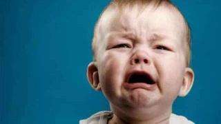 满月婴儿总哭闹怎么回事,婴儿满月哭闹的原因和处理方法