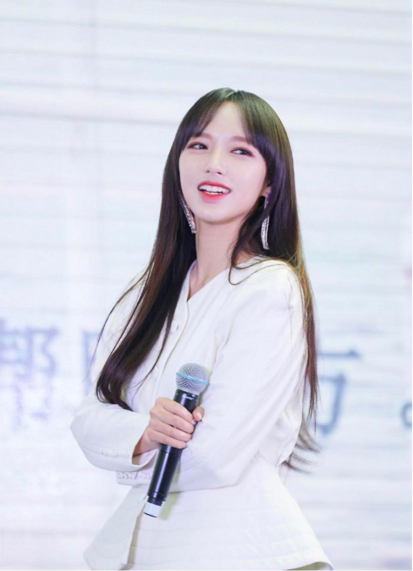 程潇同款甜酷风穿搭,程潇的机场穿搭时尚又显气场