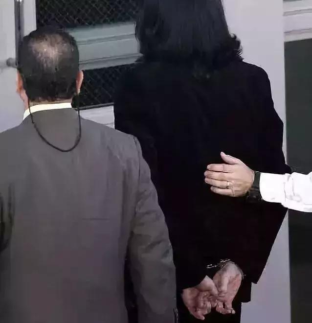 巨星天王“冤死”10年后再被鞭尸：人血馒头好吃吗？！