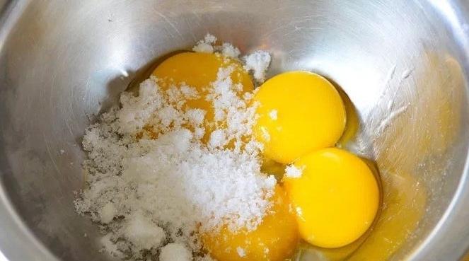 继全民凉皮，肉夹馍之后，电饭煲蛋糕又火了，详细步骤来了