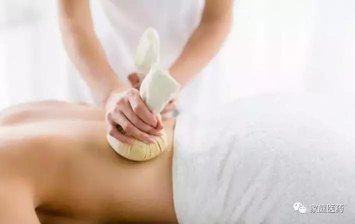 热姜水泡脚的功效与作用,喝热姜水的功效