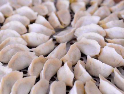 调肉馅,调料不懂别乱放!教你万能调法,肉馅咸香入味,鲜嫩多汁