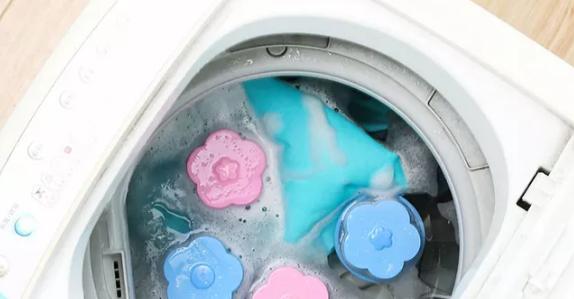 有汗渍的衣服怎么洗用什么办法,洗过的衣服上面有毛絮怎么弄