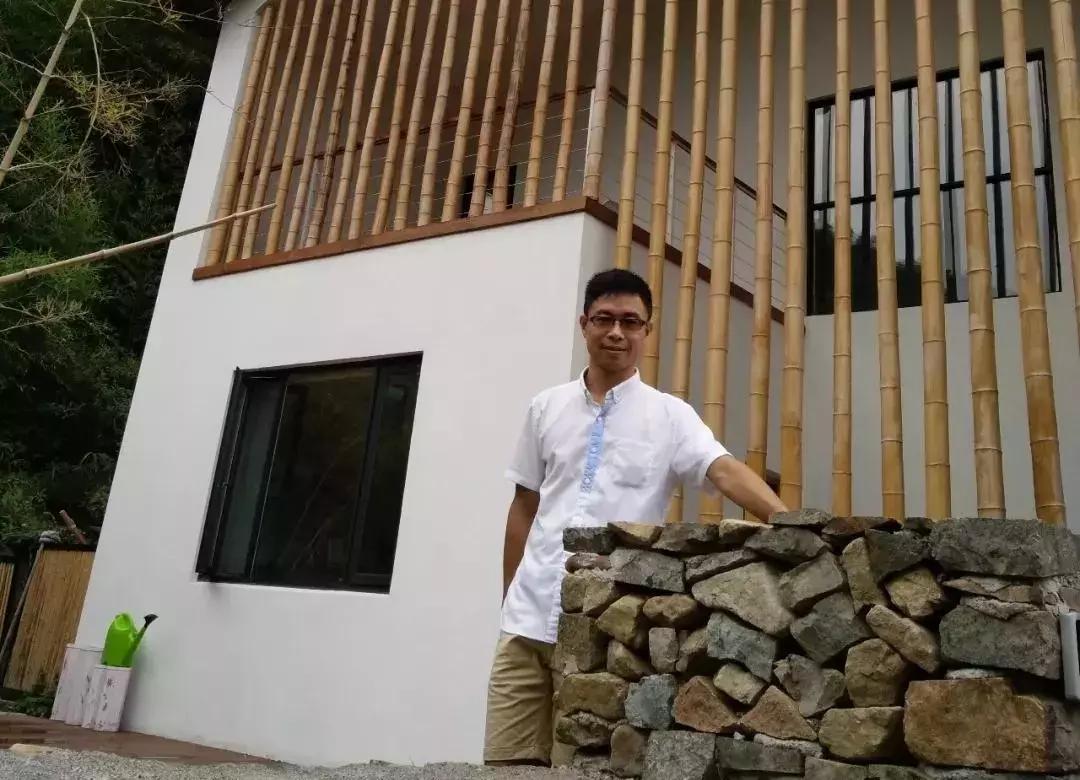 放弃世界顶尖银行工作,他回村当木匠,在废墟上盖出了爆美小院!