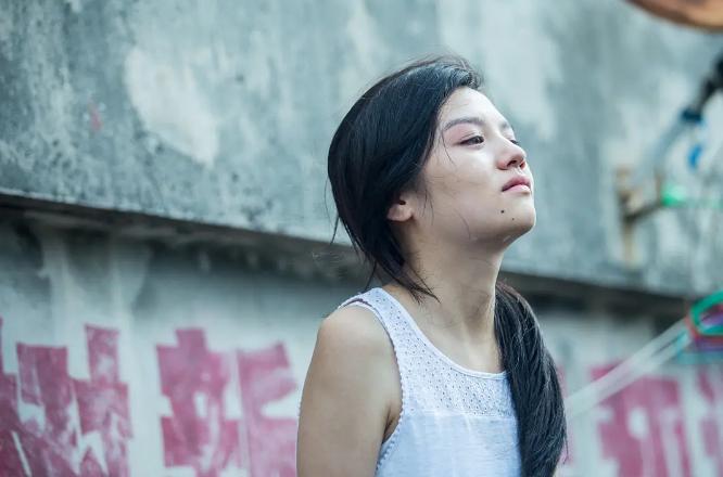 杨超越被吹捧演技炸裂,理性评价杨超越的演技