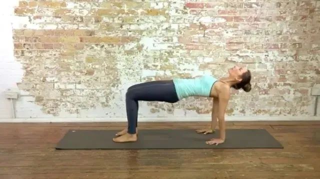 全网公认最有效美背体式,6分钟女性练背的最佳动作和顺序