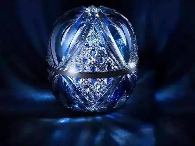 一支口红一百多一瓶粉底液,一支口红500