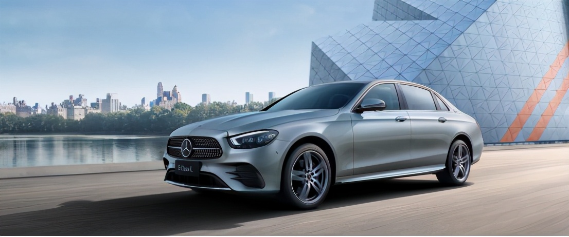 40多万买奔驰什么体验？聊奔驰E级，外观向数万销量妥协