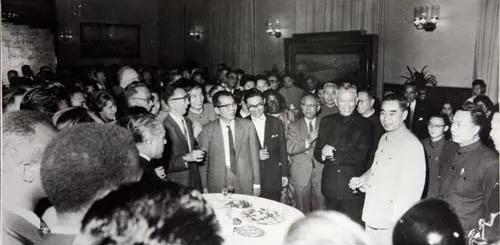 一个“不想上”北外的姑娘，却成为新中国的大使