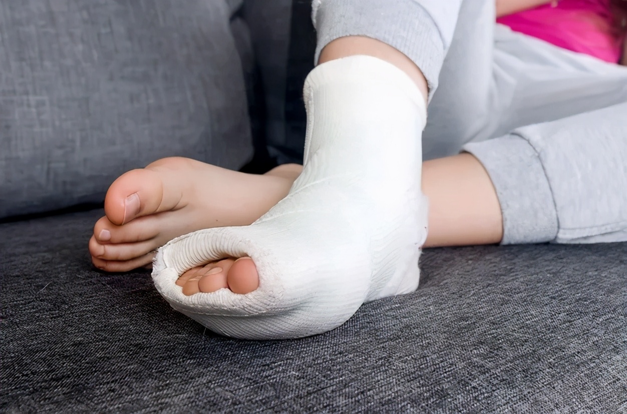 被马蜂叮咬后怎样处理,小磕小碰刮擦自己处理