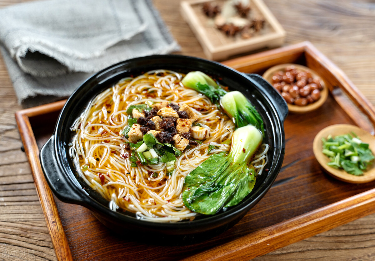 昆明罐罐米线技术培训学费,罐罐米线学习费用