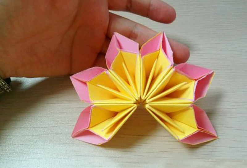 女生喜欢的玫瑰花用纸折的,用卫生纸折玫瑰多种方法