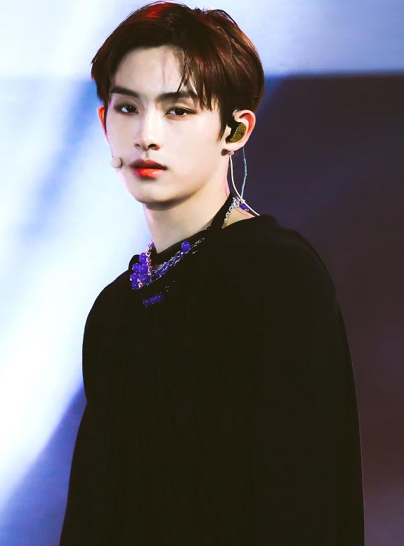 董思成中戏校服韩网,董思成中戏上课