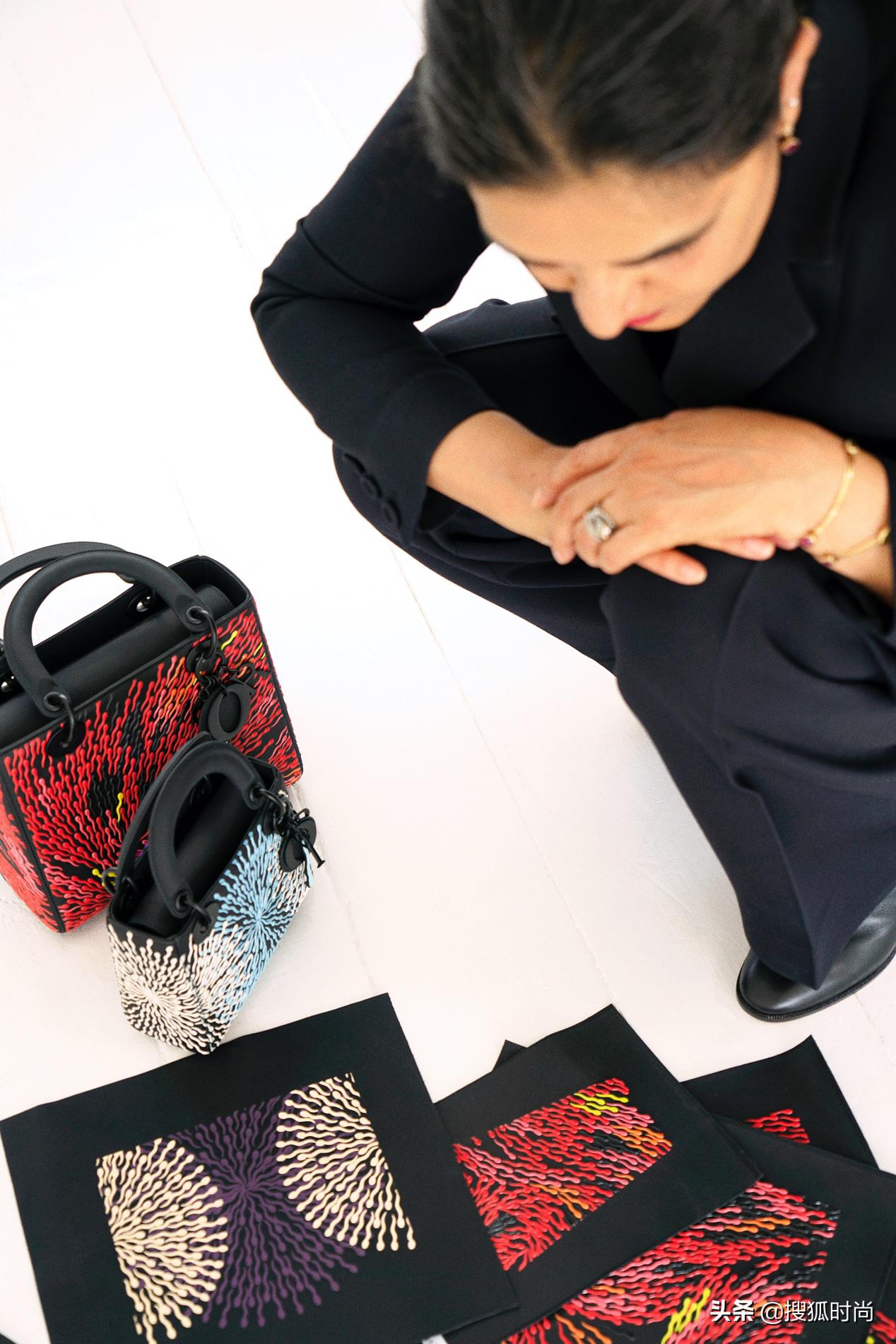 究竟是什么神仙合作款,让卢靖姗和章若楠不断为它打Call?