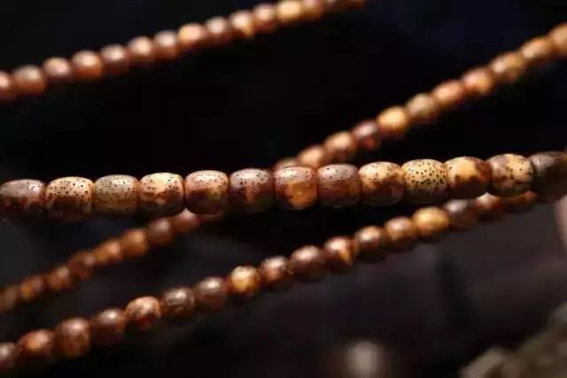 星月奶油黄是怎么回事,星月有包浆后盘玩时是什么感觉