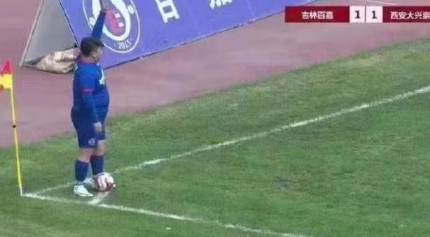 踢球的胖子是谁,足球场上的胖子